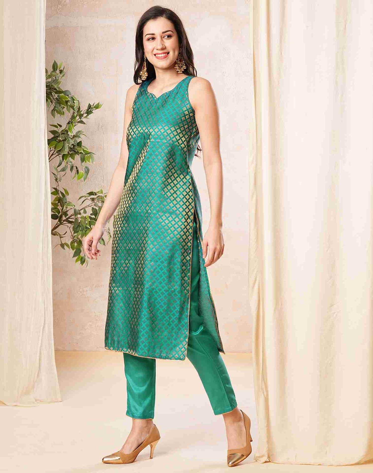 Rama Green Jacquard Silk Straight Kurta With Pant And Dupatta