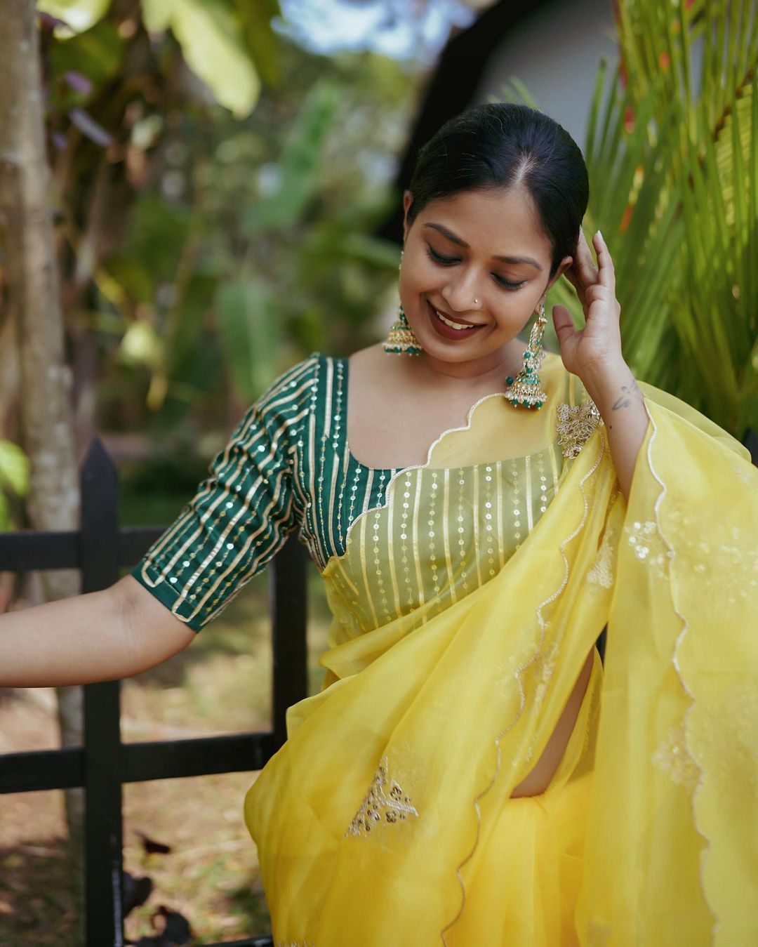 Stunning Yellow Colour Saree With Green Combination Border & Heavy Brocade  Blouse Banarasi Beautiful Zari Work In Form Of Traditional Motifs Soft Silk  Saree